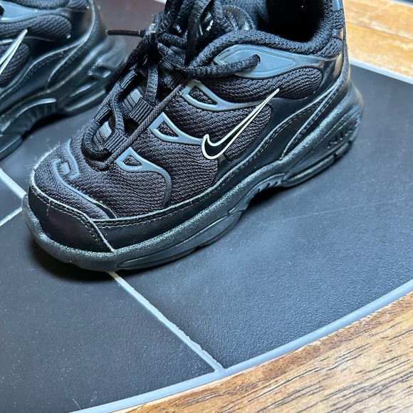 All girls/unisex sneakers uggs Nikes Addis’s sperrys bundle - Picture 10 of 11